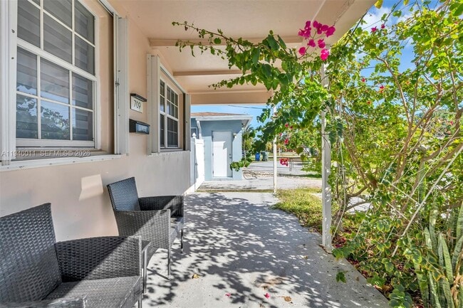 Photo - 709 SW 7th Ave Unit A&B