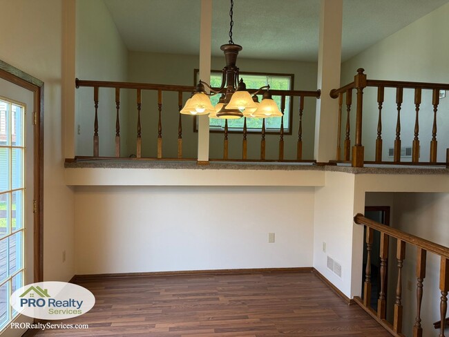 Building Photo - 3 Bedroom Home in Maple Grove