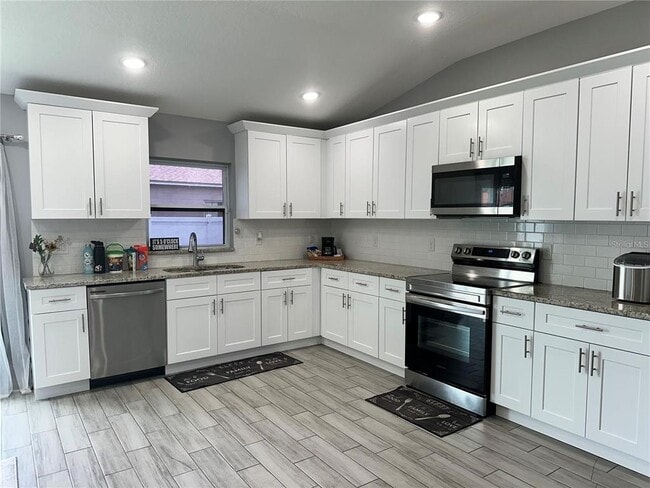 Photo - 943 Derbyshire Dr