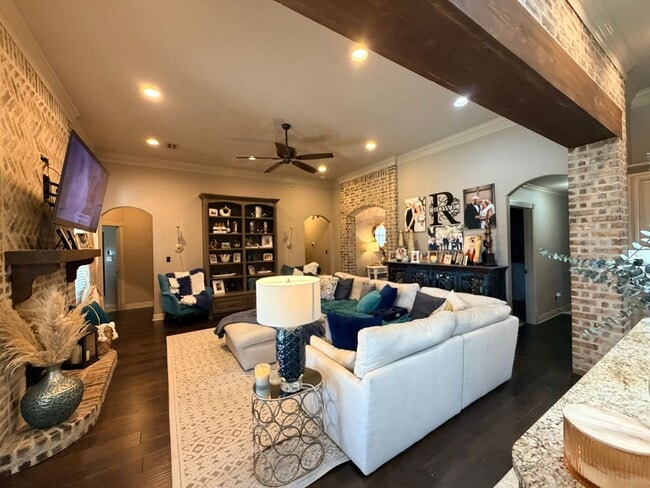 Photo - 4 BEDROOM, 3 BATHROOM IN TIBURON