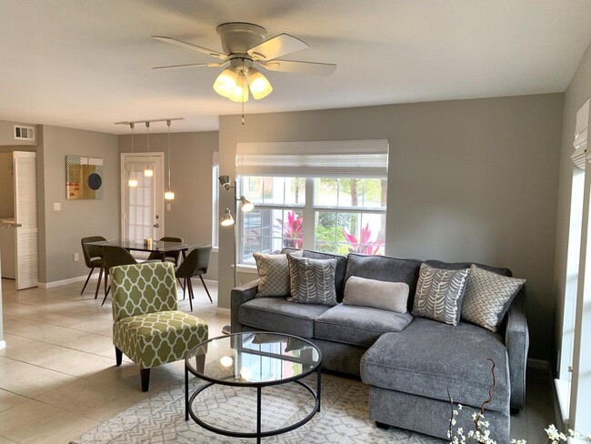Building Photo - 1125 Crystal Way Unit G Rental
