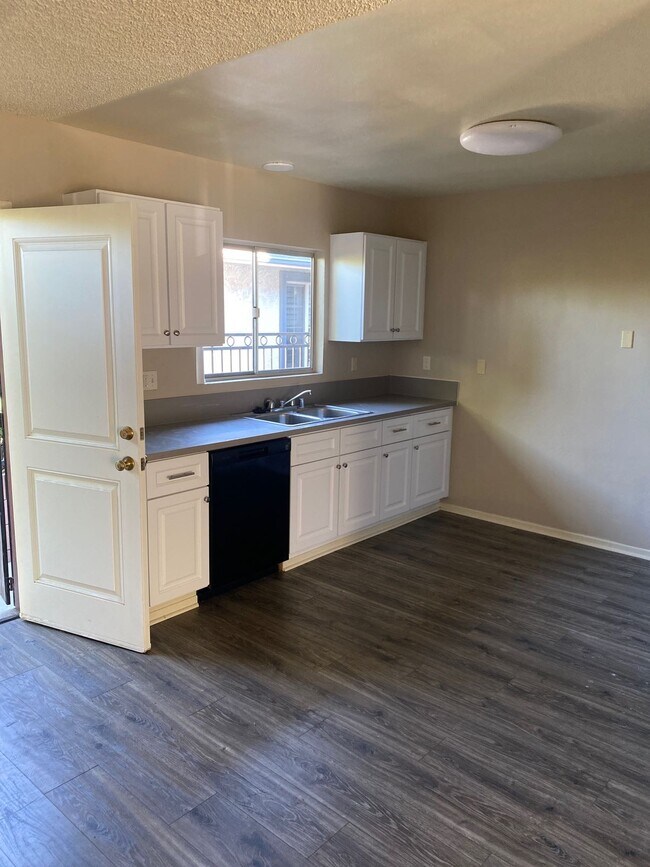 Photo - 10020 Pomering Rd Unit A