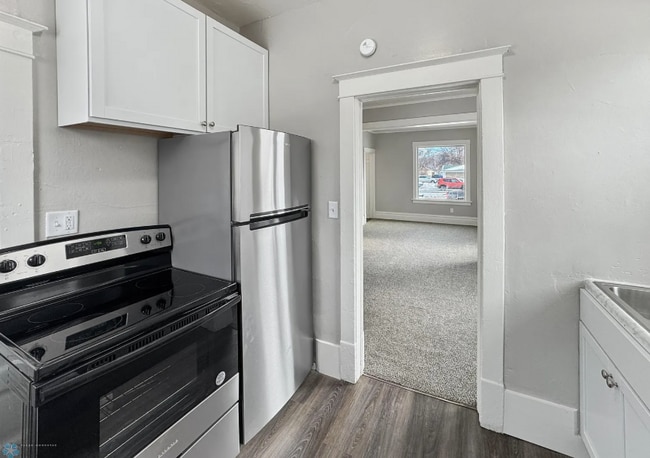 Photo - 906 12th St N