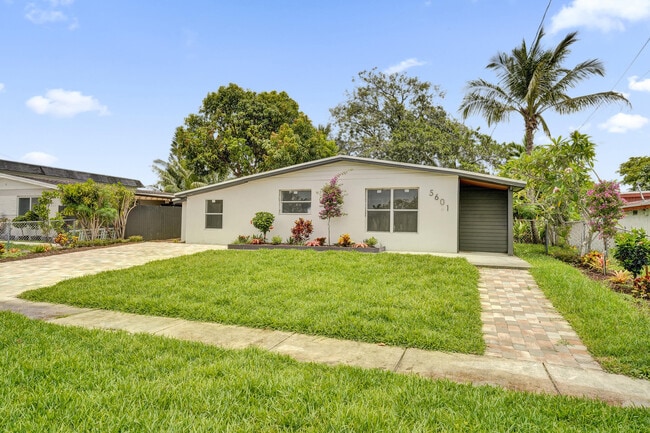 Building Photo - 5601 SW 36th Ct