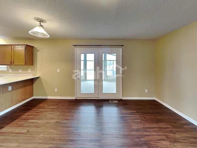 Photo - 912 N Garver Rd