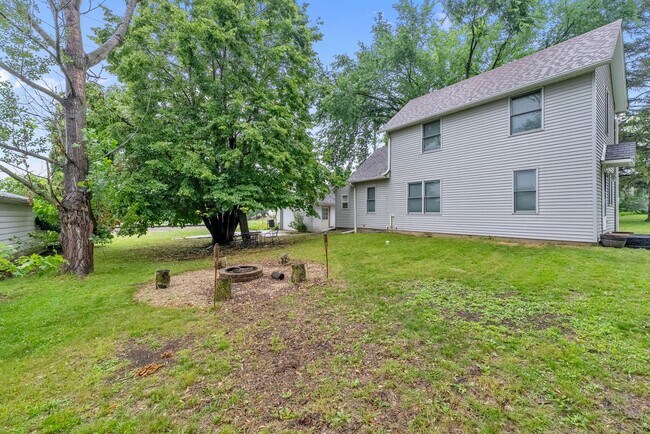Photo - 325 Stewart St