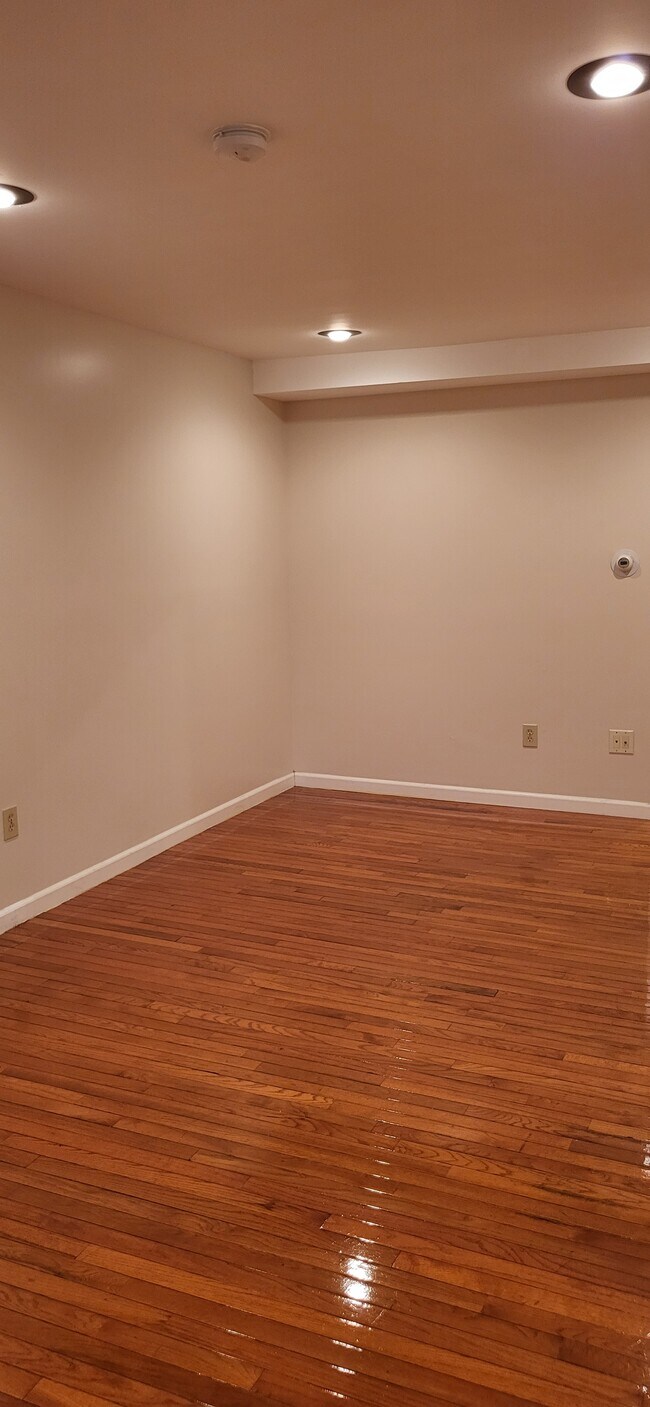 1st Fl. - Livingroom - 800 Ocean Ave Unidad Apt. #1