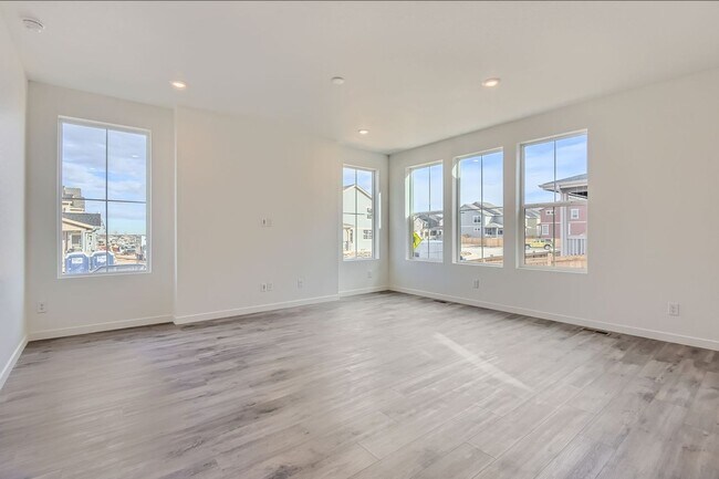 Photo - Luxurious 3bd 2.5 paired home in Dove Village!