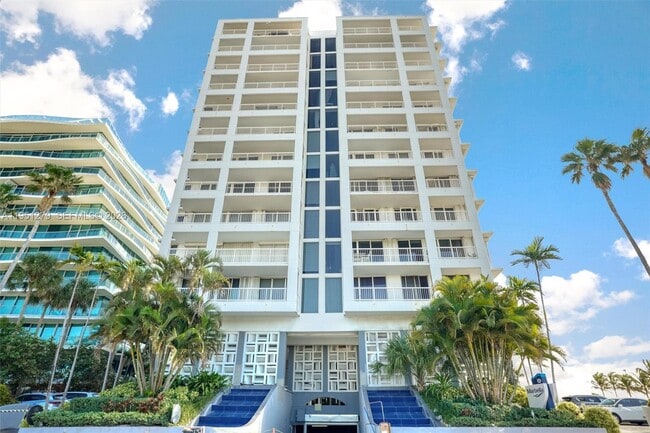 Building Photo - 9341 Collins Ave Unit 201