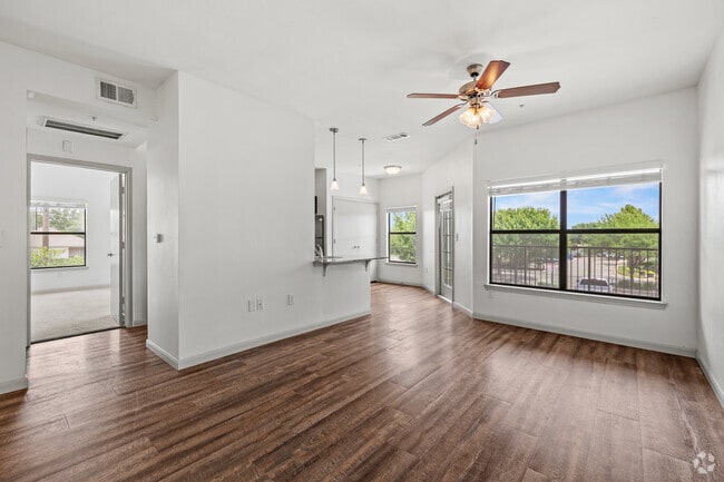 1BR, 1BA - 756SF - Living - Volar Apartments