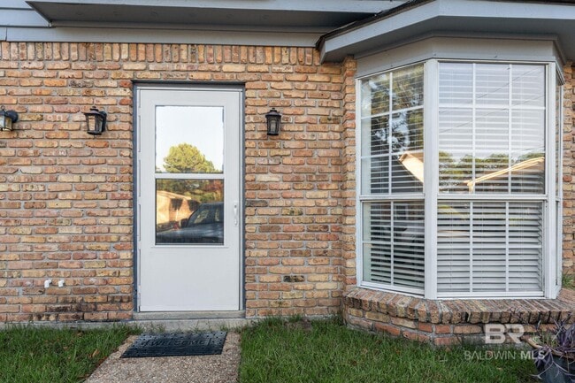 Building Photo - 600 Cheshire Ln Rental