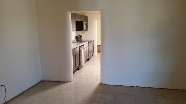 Photo - 711 N Queen Ave