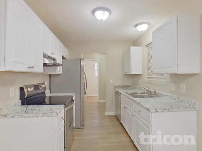 Photo - 104 Kells Dr