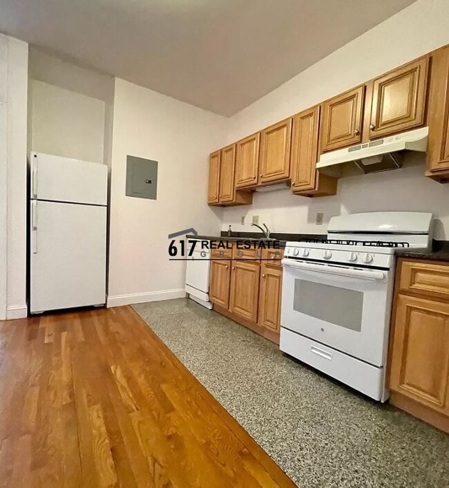 Photo - 17 Cummings Rd Unit 4