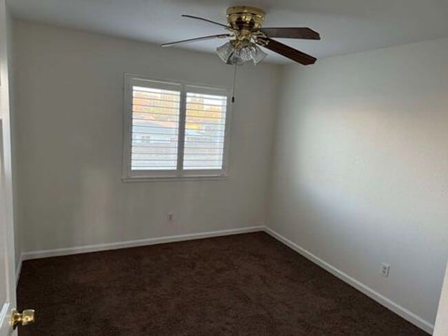 Photo - 4 bedroom in Tracy!