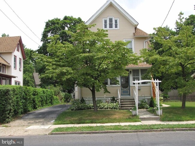 Building Photo - 2818 N Centre St Rental
