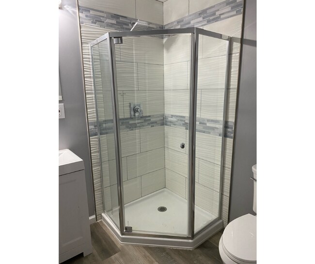 Photo - 6 S Franklintown Rd Unit 1A W/Bath Available $750  1A