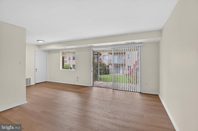 Building Photo - 5408 85th Ave Unit 204