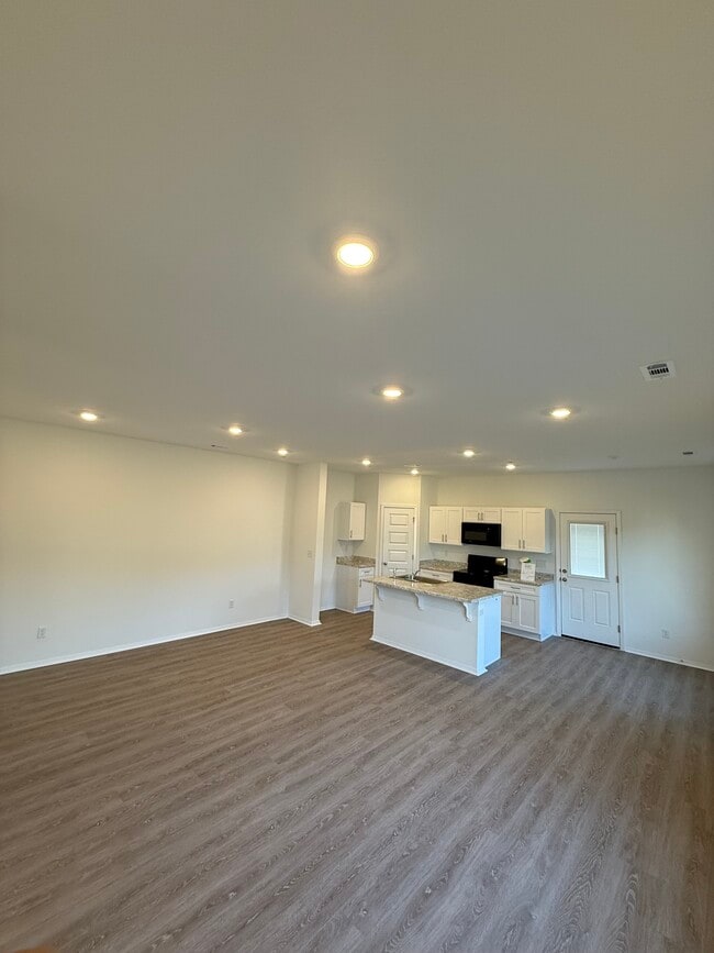 Building Photo - 6716 Memphis