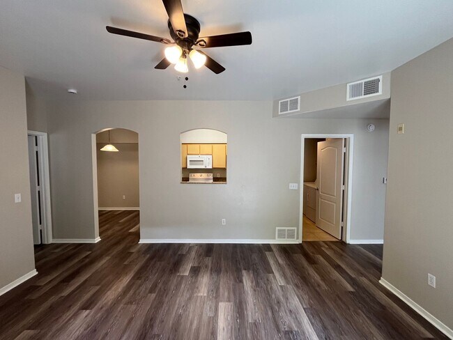 Building Photo - Large, Downstairs 2x2 Condo at Silver Cree... Unit AD1182