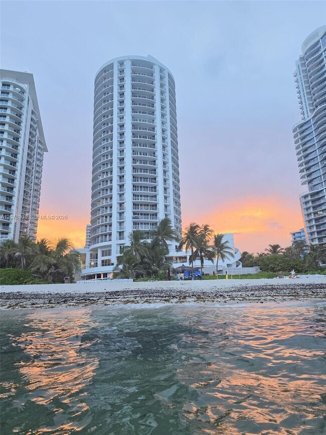 Building Photo - 17375 Collins Ave Unit 2706