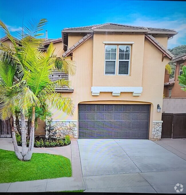 Building Photo - Gorgeous Home in gated private La Costa Ridge