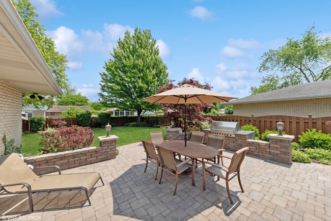 Photo - 1807 N Larch Dr