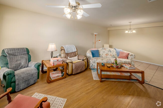 2BR, 2BA - 1,000SF - Living and Dining Area