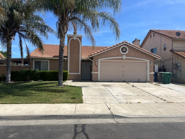 Building Photo - Lovely 3 bedroom 2 bath home in a great neighhborhood