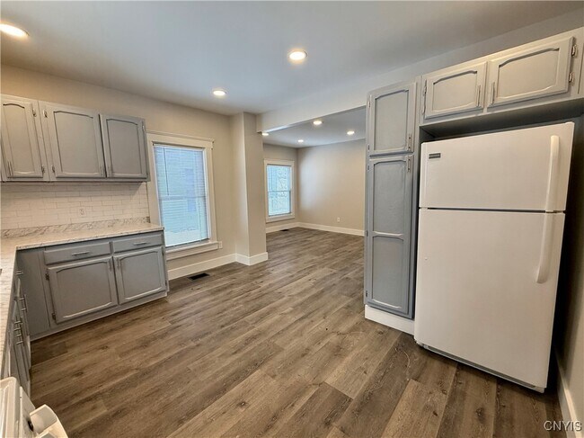 Photo - 213 W Main St