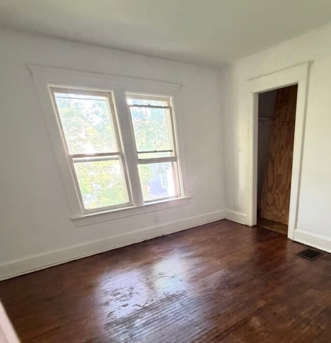 Photo - 915 W Douglas St