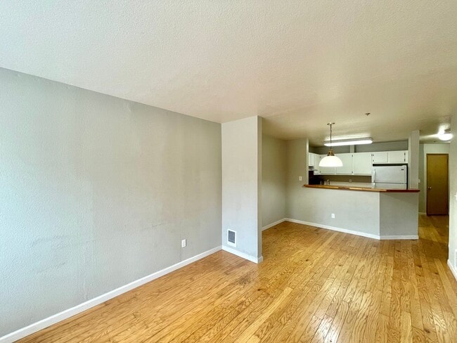 Photo - Great Condo for rent Unit #F101