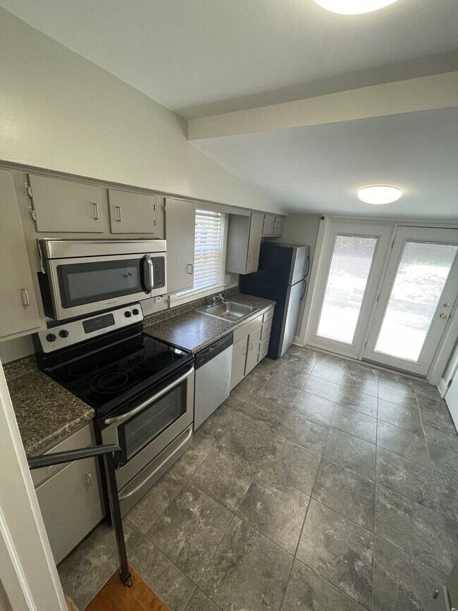 325 N Avalon Rd