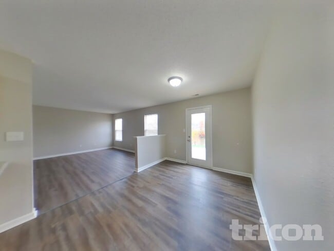 Photo - 703 Sweet Creek Dr
