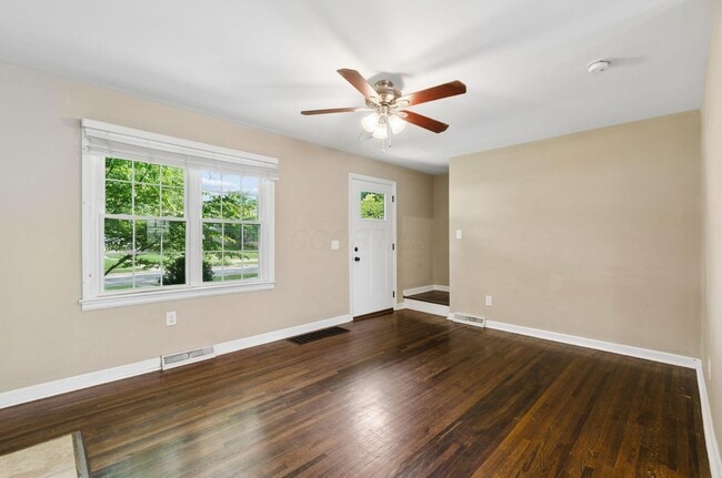 Photo - 557 E Royal Forest Blvd