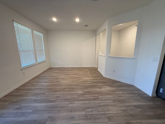 Photo - Room for Family and Friends!