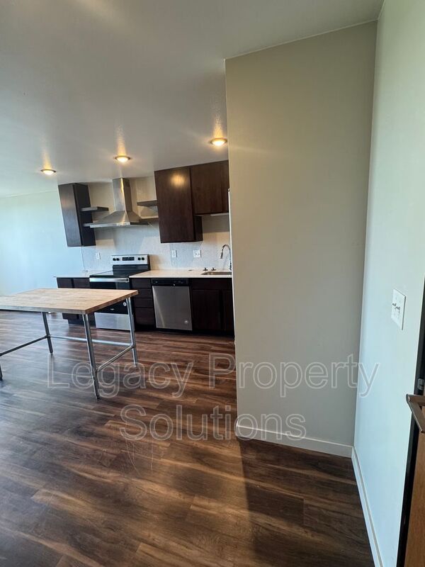 Photo - 202 E Greenfield Ln