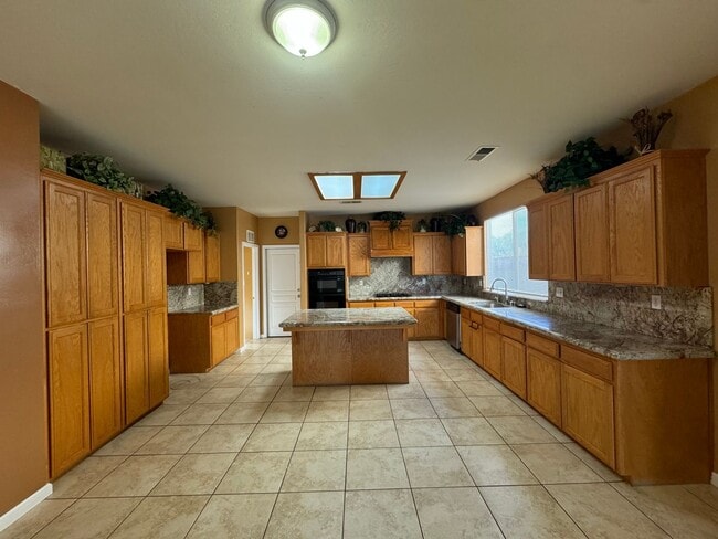 5306 Challenger Ave