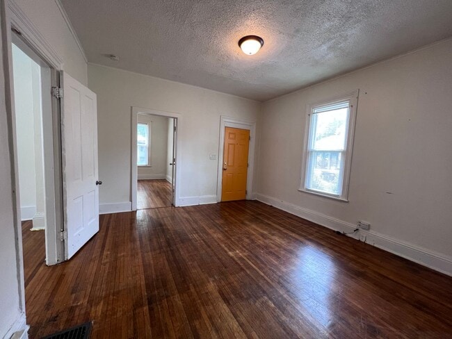 Photo - Bright 2 Bedroom Apartment with Laundry on Site!