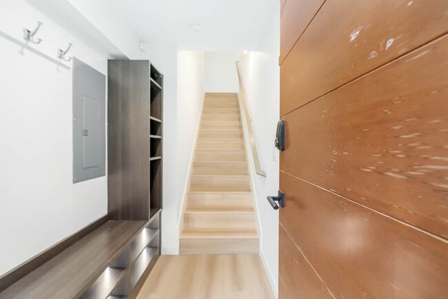 Photo - 113 17th Ave E