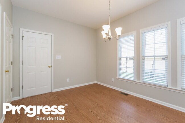 Photo - 4527 Avion Park