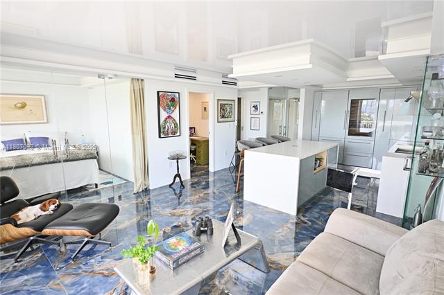 Photo - 401 Ocean Dr (Miami Beach, FL)