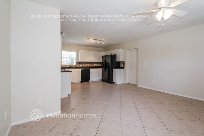 Photo - 923 38th St W