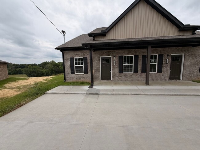 Building Photo - New Construction 3 bed 2 Bath Duplex in Shelbyville