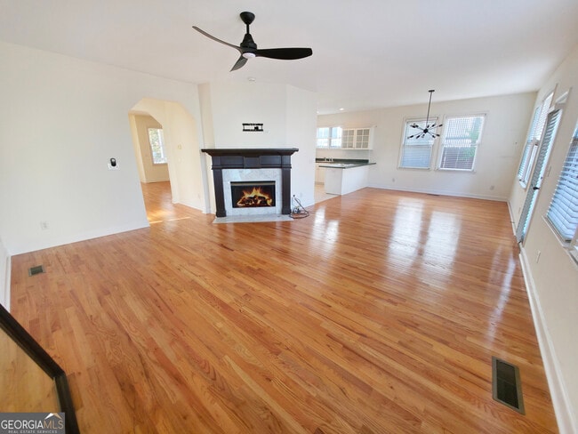 Photo - 136 Crumley St SE