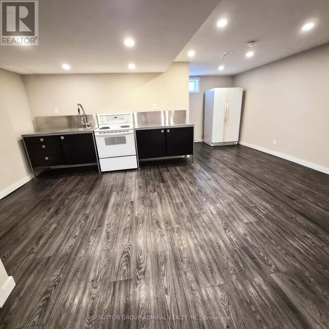 Photo - 104 Armitage Dr