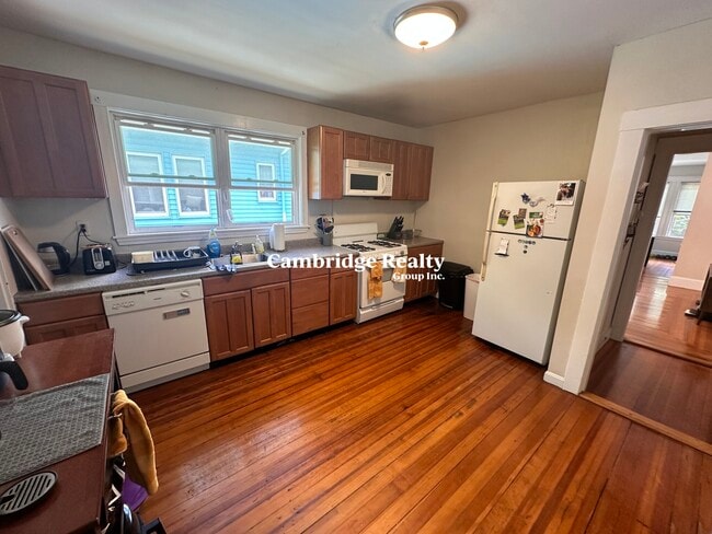 Building Photo - 26 Burnham St Unit 2M
