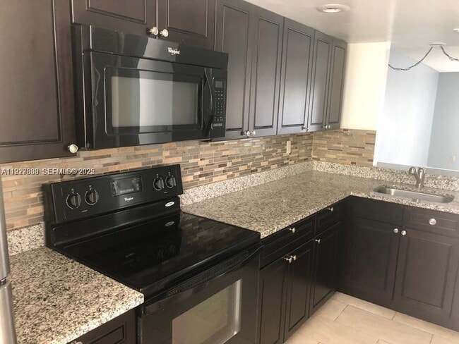 Photo - 7795 Grande St