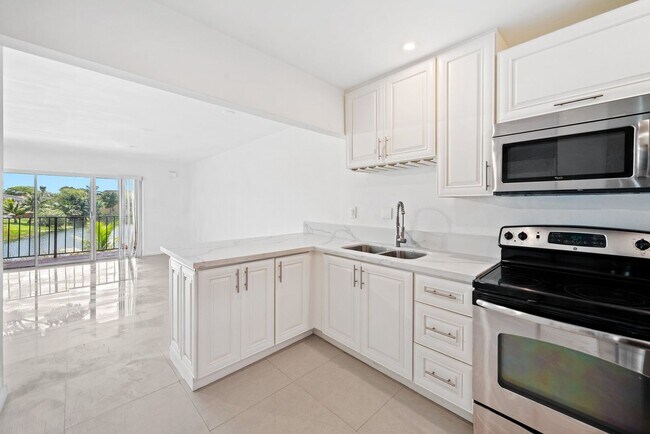 Building Photo - Peaceful corner unit 2 Bed 2 bath overlooking beautiful lake