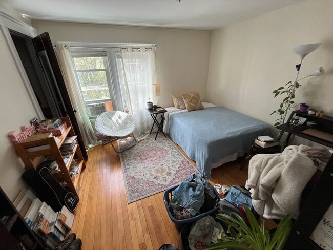 Photo - 5 bed 2 bath near Tuffts....